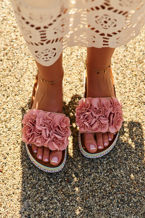Жіночі босоніжки на платформі, прикрашені квітами, рожеві Nodina