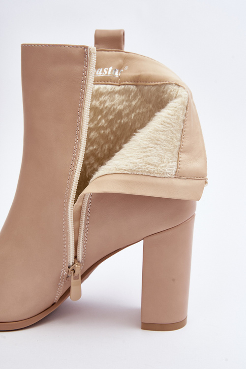 Жіночі шкіряні чоботи на підборах бежеві Vevine