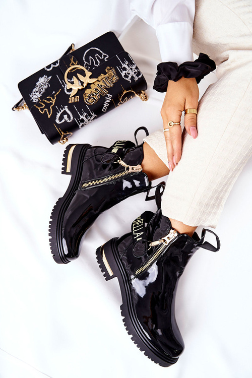 Класичні лаковані черевики з ремінцем Чорні Лорі