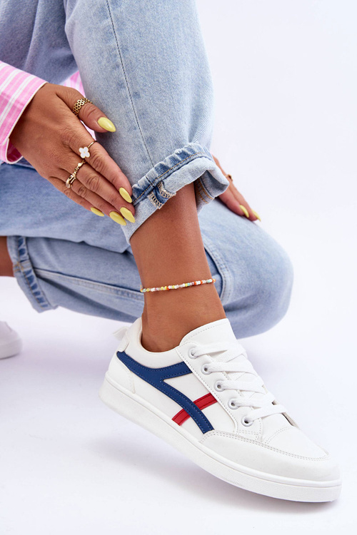 Жіноче низьке спортивне взуття з ремінцями білого кольору Alemessa