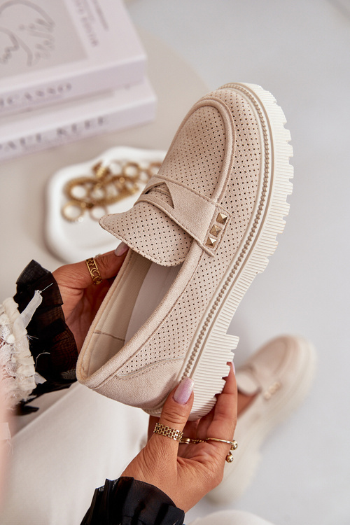 Жіночі лофери з перфорацією світло-бежевого кольору