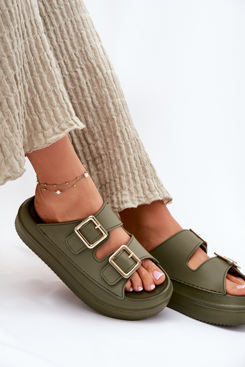 Жіночі сандалі на платформі з золотими пряжками зелені Zorila