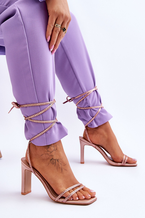 Елегантні босоніжки на зав'язках зі стразами голого кольору Nessy