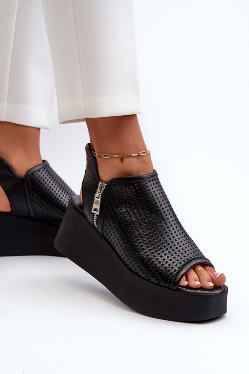 Чорні шкіряні босоніжки на танкетці з вирізом Zazoo 1792