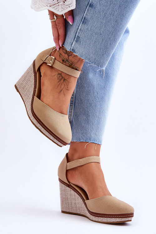 Жіночі класичні босоніжки на танкетці темно-бежевого кольору Malani