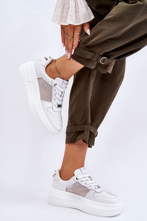 Жіноче класичне спортивне взуття GOE LL2N4060 біле