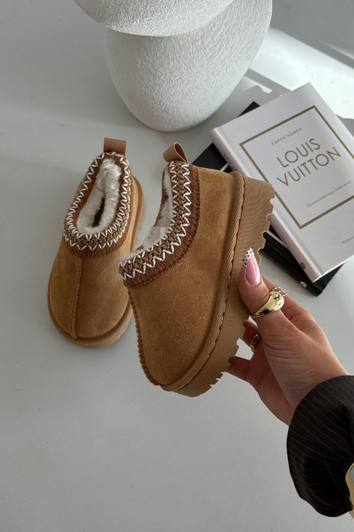 Дитячі зимові черевики з вишивкою Camel Prina