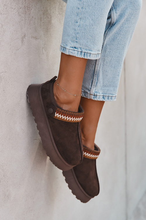 Жіночі низькі зимові черевики з рухомим ремінцем і вишивкою на платформі шоколадні Lyrisse