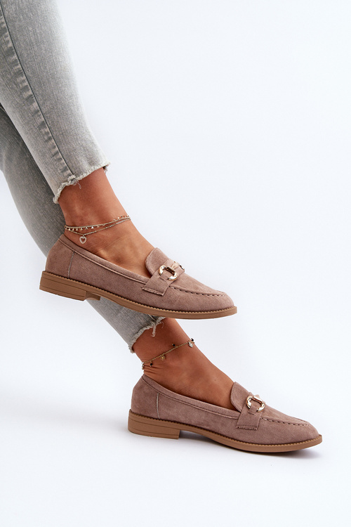 Жіночі лофери на плоскій каблуці та прикрасі темно-бежевого кольору Aviole