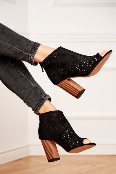 Чоботи жіночі на шпильці замшеві ажурні чорні папільйони