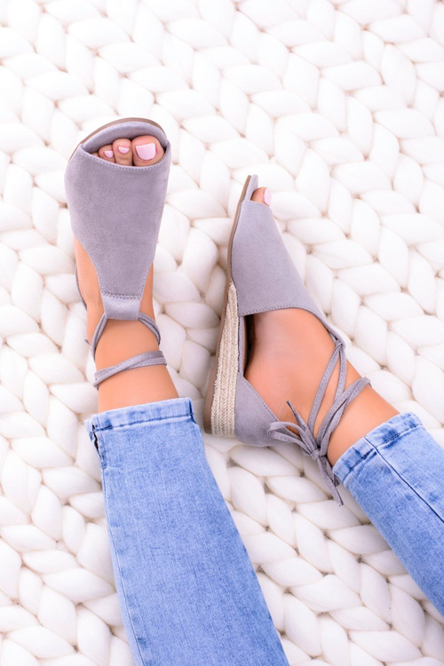 Сірі замшеві босоніжки на легкій платформі Espanoso