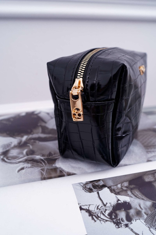 Середня жіноча косметичка чорна NOBO NCOS-I0321-C020