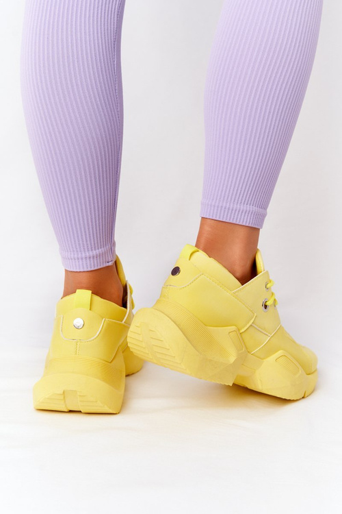 Жіночі кросівки на масивній підошві жовтого кольору