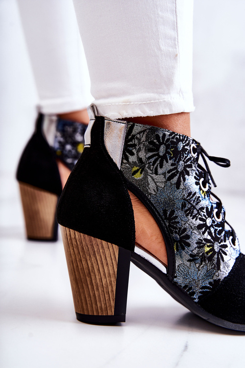 Чоботи жіночі на підборах Maciejka Leather 03938-01 Чорні