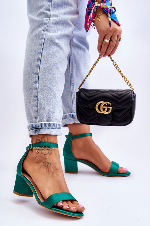 Атласні босоніжки на низькому каблуці Green Juliet