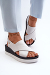 Білі шкіряні босоніжки на танкетці Zazoo 40256