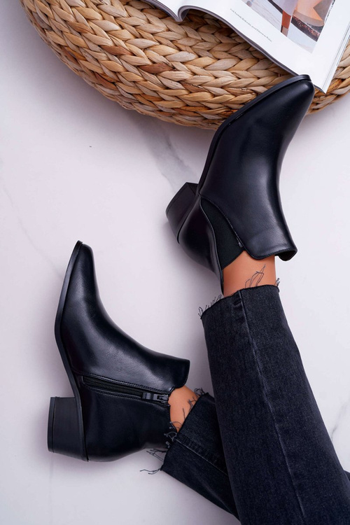 Жіночі черевики на плоскій підошві чорного кольору Murino