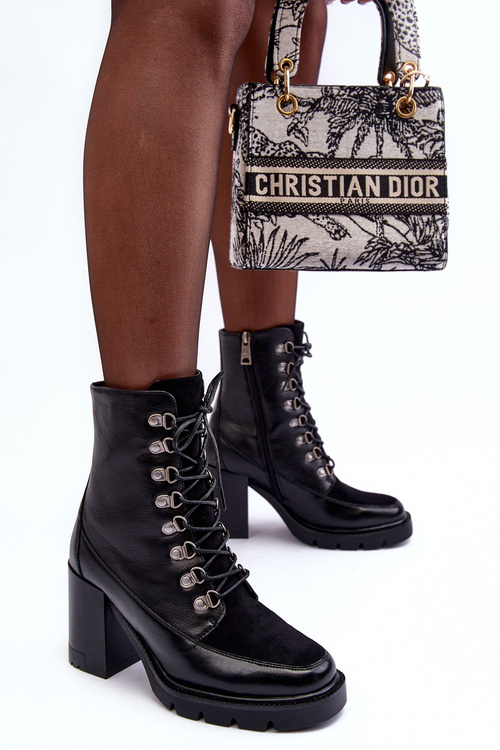 Чоботи зі шнурівкою на підборах чорні Lathia