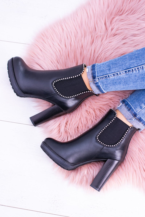 Чорні черевики на шпильці Bernatt