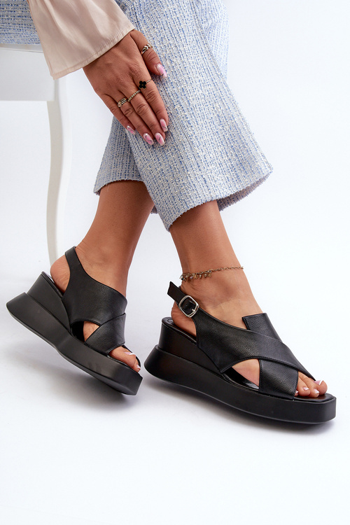 Жіночі чорні босоніжки на платформі та танкетці з екошкіри Vaiara