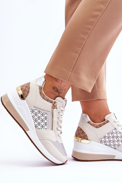 Модні жіночі кросівки на танкетці бежеві Jolly