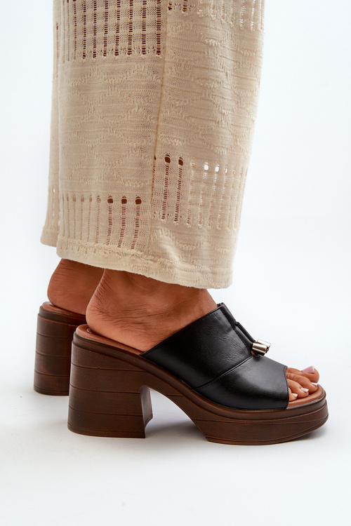 Жіночі босоніжки на платформі та масивному каблуці чорного кольору Dafira