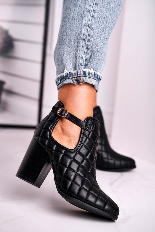 Чоботи жіночі на високому каблуці з вирізами Black Dreams