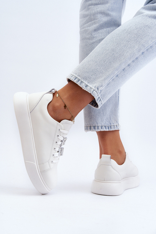 Жіночі шкіряні кросівки з декором білі Dysuria