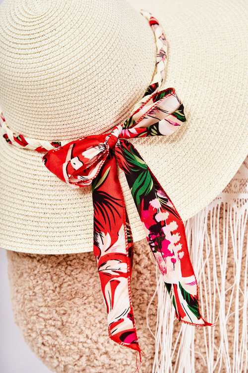 Жіноча шапка в різнобарвну смужку світло-бежева Марсела