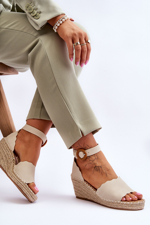 Шкіряні босоніжки на танкетці Комфортне взуття бежеві Verola