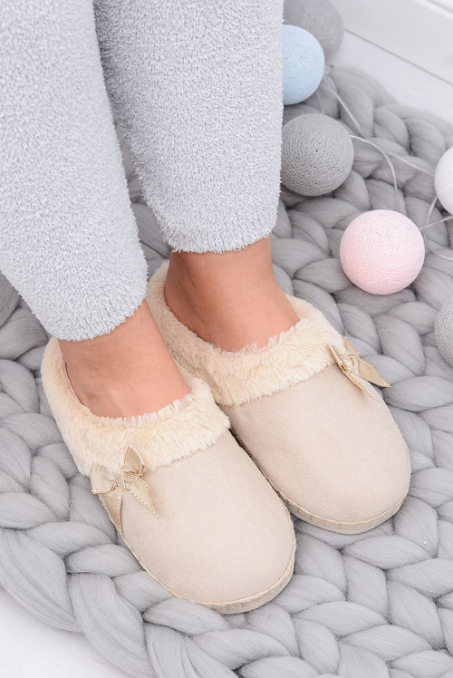 Жіночі шльопанці з хутром і метеликом SOXO бежеві