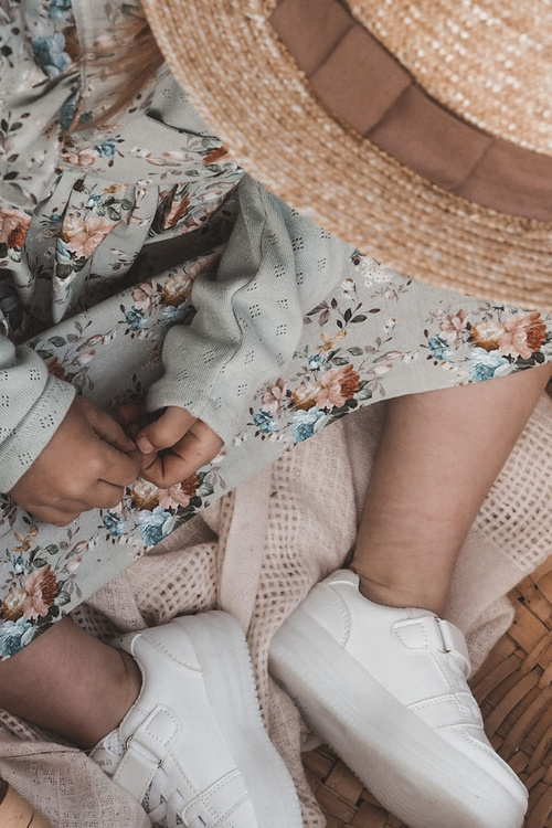 Дитяче шкіряне спортивне взуття на липучці White Angel