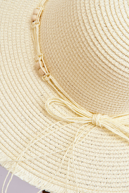 Жіноча модна шапка з декоративним бантом світло-бежева