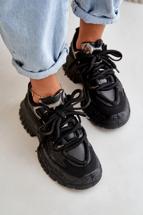 Жіночі кросівки на масивній підошві чорні Nevela
