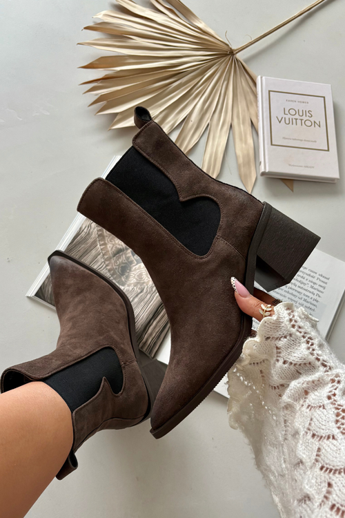 Шкіряні замшеві жіночі чоботи на підборах з підкладкою Artiker 57C0047 коричневі