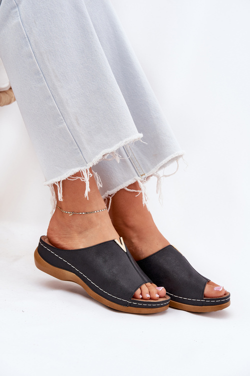 Зручні жіночі сандалі на платформі чорні Claribelle