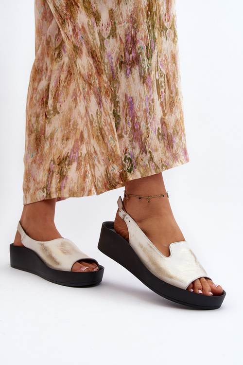 Жіночі шкіряні босоніжки на товстій підошві золоті зіпсовані Zazoo 2893