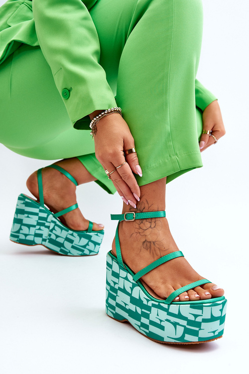 Модні босоніжки на танкетці з візерунками Зелена Claria