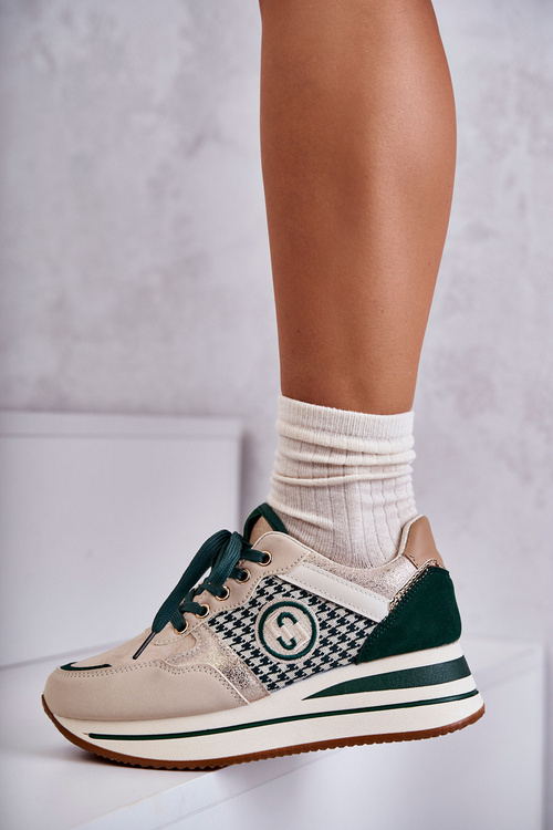 Модні жіночі спортивні туфлі на танкетці бежево-зелені Aronne