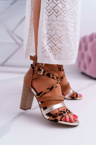 Жіночі елегантні босоніжки на шпильці з ремінцями Villey