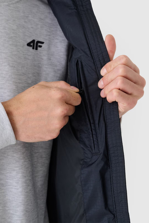 Чоловічий пуховик 4F чорний 4FWAW24TVJAM147-20S