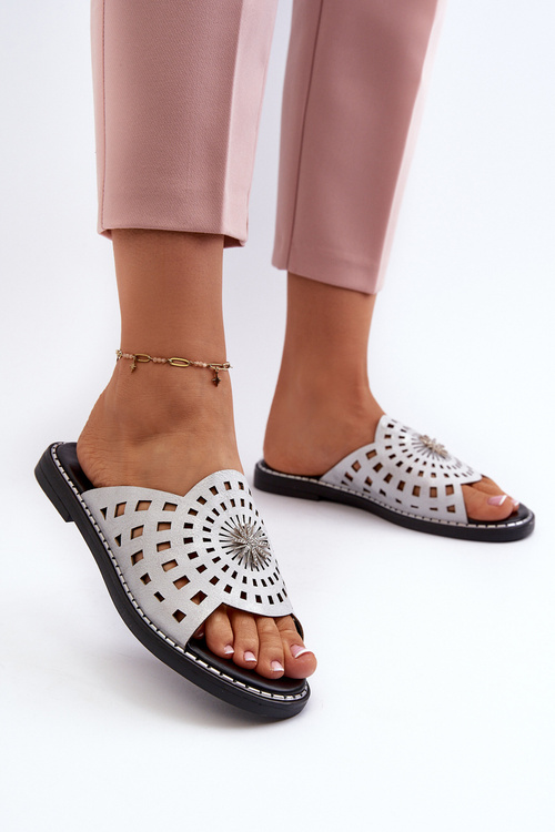 Блискучі жіночі сандалі на плоскій підошві зі срібним орнаментом Ebirena