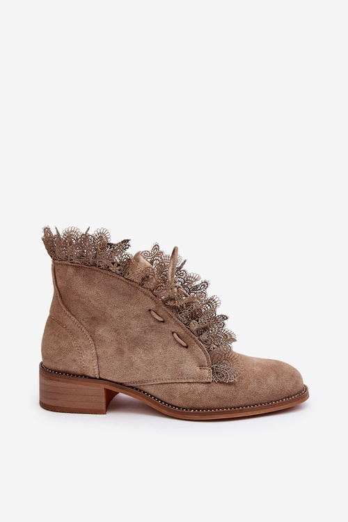 Жіночі замшеві чоботи на плоскому каблуці бежеві Klemovia