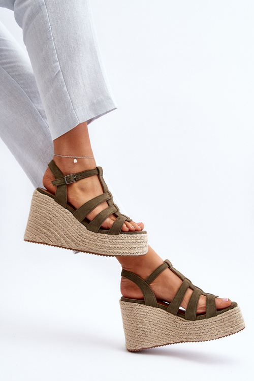 Босоніжки на танкетці з плетеним зеленим гнозисом