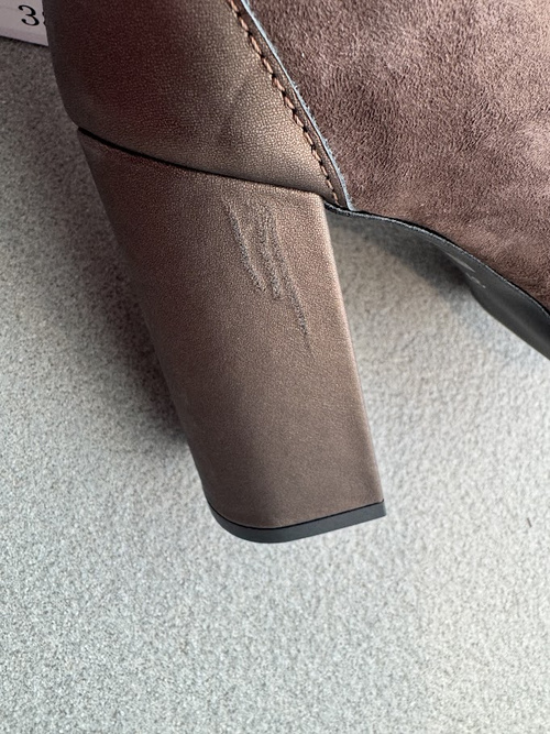 Коричневі замшеві туфлі на підборах Laura Messi 2702