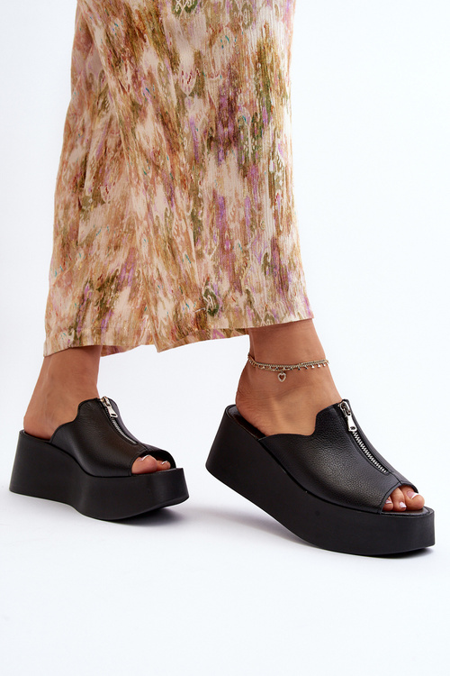 Чорні жіночі шорти Zazoo 2916 на масивній платформі із застібкою-блискавкою