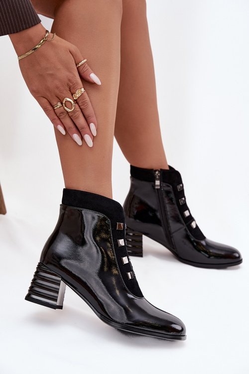 Шкіряні лаковані жіночі чоботи на підборах D&A MR52-144 Чорні