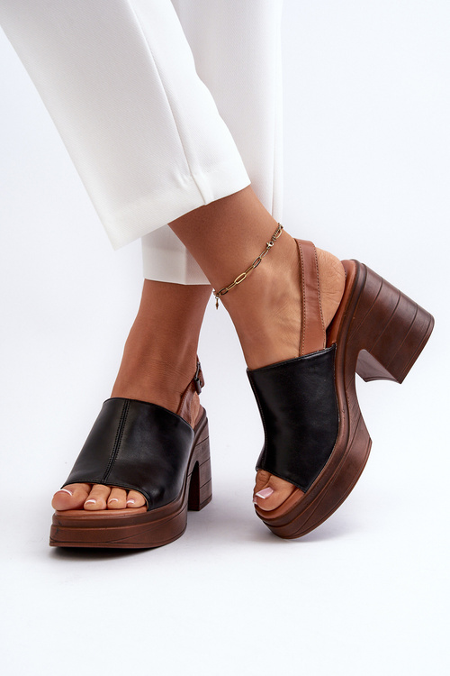 Елегантні жіночі босоніжки з бежевої екошкіри на блочному каблуці Vattima