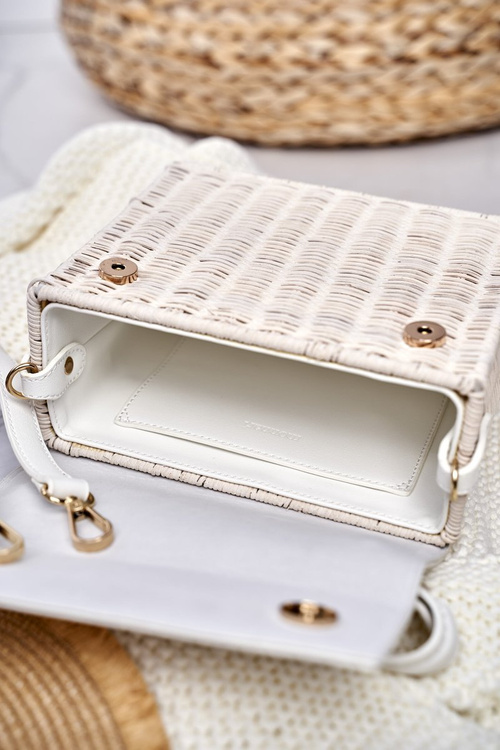 Жіноча біла нагрудна сумочка Monnari BAG3660-000