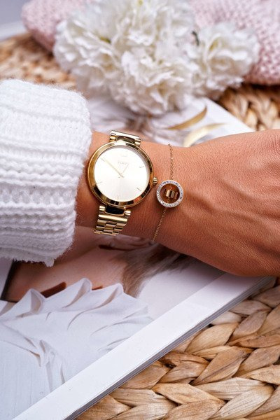 Жіночий браслет із золотим ланцюжком